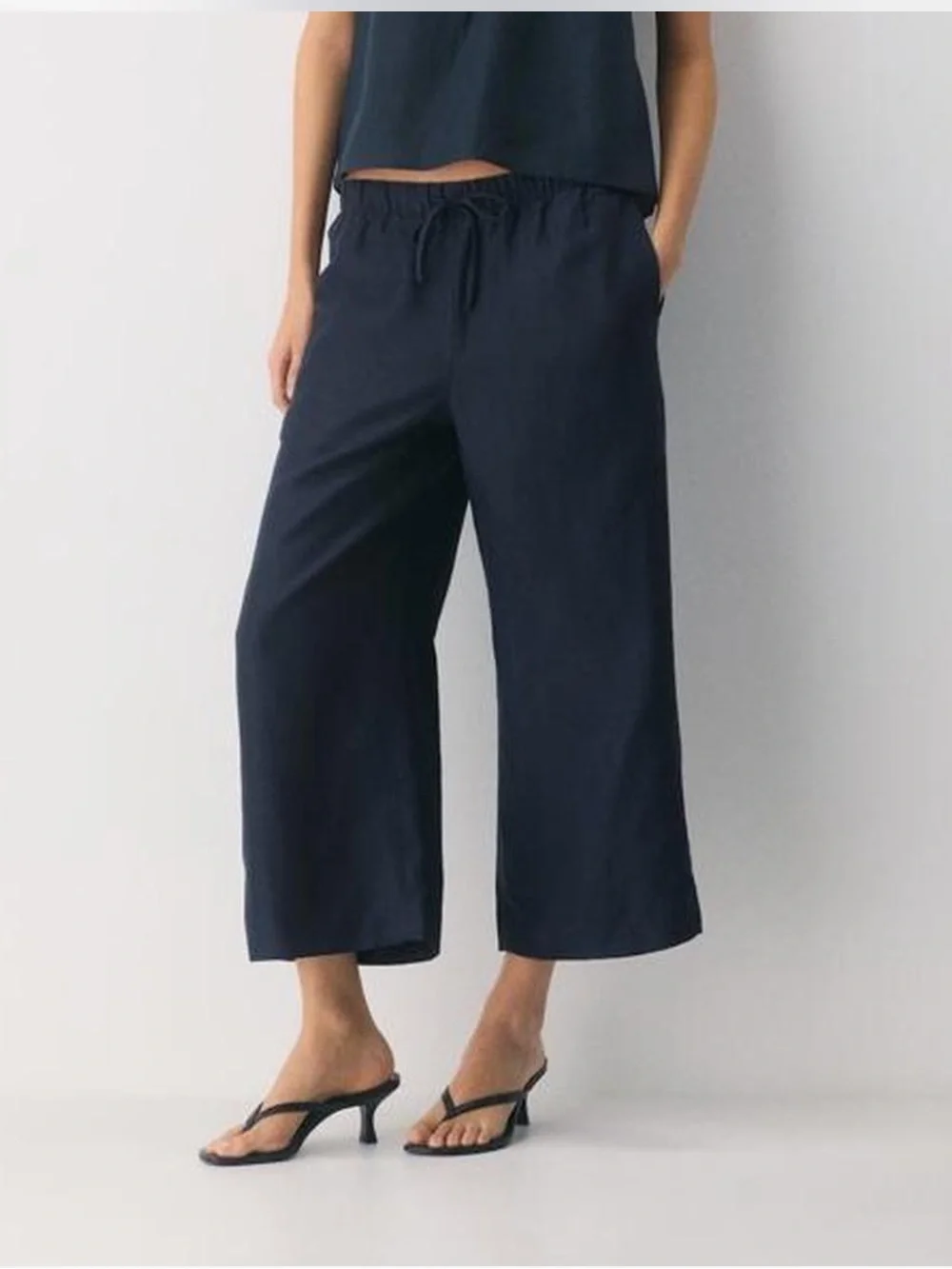 Aritzia The Lodge Pant Cropped cruise linen